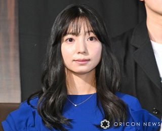 35歳・入来茉里、胸元のぞく真っ赤なビキニ姿「めっちゃセクシー」「溢れ出す透明感」