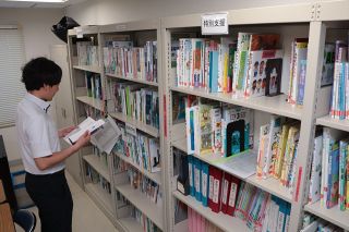 生成ＡＩ、被団協など記述　岡山県内で２７年度教科書展示会