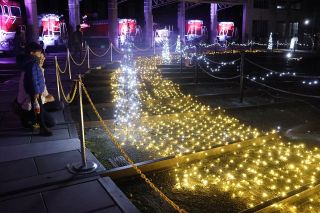 扇形機関車庫 Ｘマスムードに　津山まなびの鉄道館でイルミ