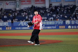 46歳・矢田亜希子、超ミニスカ＆ルーズソックス姿で美脚スラリ 「奇跡