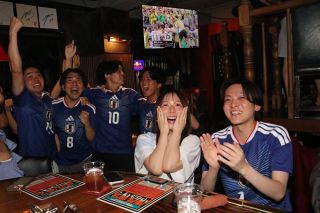 強豪に肉薄、惜しみない拍手　Ｗ杯ブラジル戦で岡山のサポーター