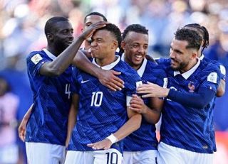 フランスは白星発進　サッカーＷ杯第６日