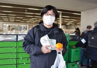 食料配布に７００人超が列、東京　通年で最多、生活苦は深刻