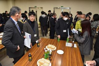 福山の学生就職 ラジオ番組後押し　２月の放送前に企業と情報交換