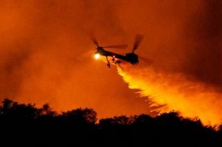 ロス山火事、死者１６人に　被害拡大、鎮圧は１５％