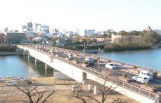 旭川堤防に遊歩道 国交省新規事業　２４年度補正 岡山城一帯に回遊性