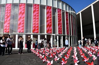 人気の観光列車で新見を訪問　地元産ワイン試飲やアートイベント楽しむ