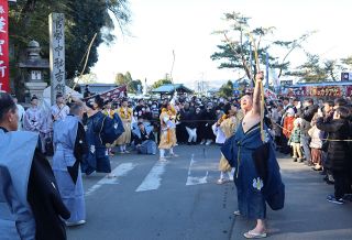 空に矢放ち邪気払う　「矢立の神事」で五穀豊穣願う 吉備津神社