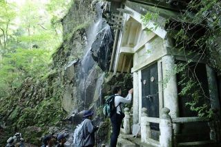 人気 滝神社の参拝トレッキング　８日午前１０時から申し込み