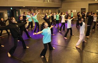 ミュージカル名作２８曲披露 稽古に熱　 １７日に岡山・ハレノワで公演 