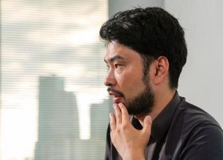 映画『開戦前夜』の論争が問う倫理　「創作に本当の自由はない」と作家の小川哲さん