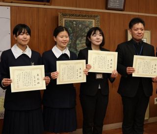 意識不明の男性発見し救助　倉敷市立東中 生徒ら４人を表彰