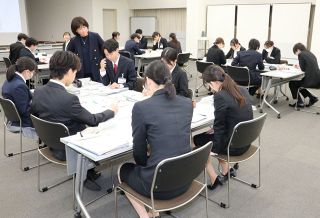 分かりやすい文章の書き方学ぶ　おかやま信金、入庫予定の職員に研修