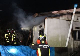 総社で民家全焼　女性１人死亡