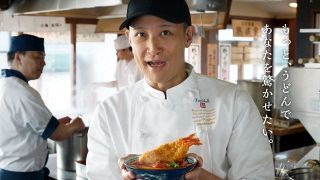 松岡昌宏、丸亀製麺『海老カツトマたまカレーうどん』を開発　曲作りの感覚で“いい味”メモし進化続ける