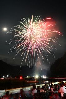 夜空に咲く１５００発　美作・ふるさと祭り