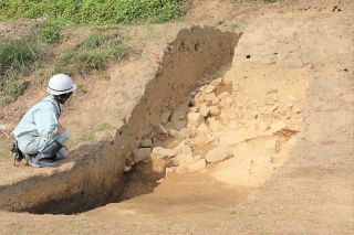 造山古墳 前方部前端に葺石確認　１６日説明会 岡山市教委