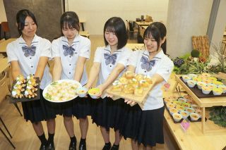 県庁食堂ビュッフェで桃味わって　１４日から、規格外品を活用