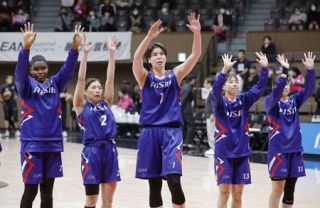 アイシン、トヨタ自が４強　バスケ女子全日本選手権