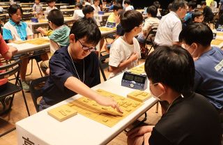 将棋日本一 小学生１２８人争う　大山名人杯倉敷王将戦