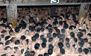 「群衆雪崩」渦止まらず、問われる新たな対策　西大寺会陽重体事故１週間