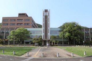 優秀な教員に「栄誉教授」「卓越教授」　岡山大が７５歳に定年延長、研究費増額　