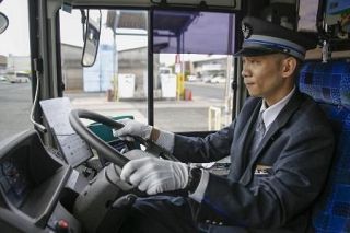 “二刀流”乗務員、育成中　バスと電車を運転、岡山電気軌道