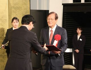 心臓の難病 １００％助かる世界に　三木記念賞、佐野氏に授与