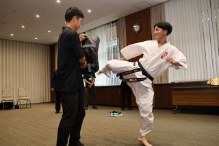 大村選手（興陽高）ベルト獲得　キックボクシングの快挙報告