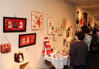 パッチワークキルト 親娘二人展　着物やタペストリーなど３０点