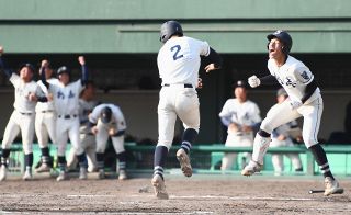 創志学園 ９回の逆転劇で決勝進出　中国高校野球大会　高川学園を３―２で退ける