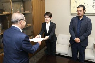 備前市 地域おこし協力隊２人に委嘱　柚木さん、龍澤さん 観光振興を推進