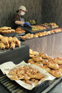 アイデア詰まった総菜パン　岡山市、ピックサムブレッド