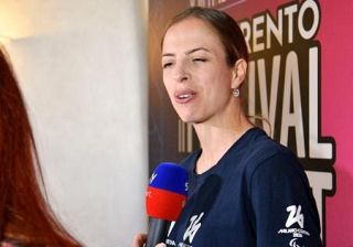 「感動与える」と期待　鍵山へコストナーさん