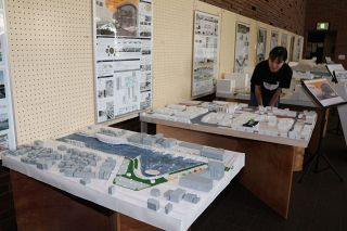 まちづくりのアイデアを模型に　福山大が建築学科卒業設計展
