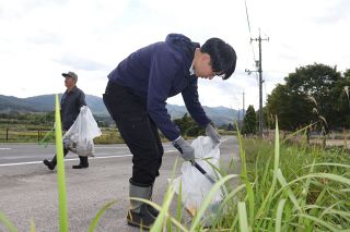 蒜山で合同清掃　行楽シーズン前に観光関係者ら