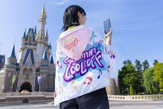 東京ディズニーリゾート、Mrs. GREEN APPLEとのコラボグッズ7・24発売　Tシャツ、光るスマホアクセなど