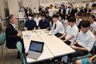 おかやまＳＤＧｓフェア開幕　社長と中高生が意見交換