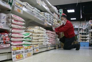 備蓄米調達 県内スーパー続々申請　集客増期待 既存品との価格差懸念