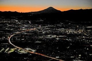 Ｕターンラッシュがピーク　駅や空港混雑、連休満喫に笑顔も