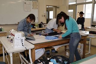 興陽高でデニムの日　全校生徒ら対象にデニム着用