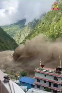 ネパール洪水、日本人５人が不明　ツアー客か、死者１６０人
