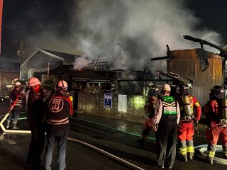 岡山市北区青江で民家全焼　消火活動中に男性１人けが