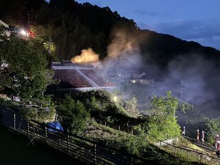 岡山市北区上高田で建物火災　けが人の情報なし