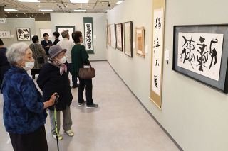 「日本の書展・岡山県の書展」開幕　天満屋岡山店