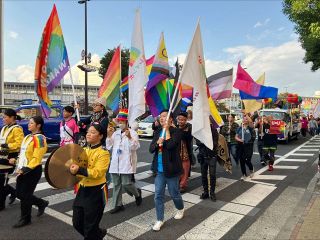 休日の岡山市中心部でパレード　多様な個性認めて