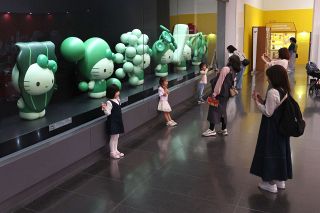 何にでも〝変身〟が魅力　Ｈｅｌｌｏ Ｋｉｔｔｙ展会期中盤