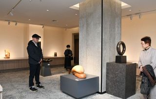 現代感覚息づく備前焼 　文化功労者・伊勢崎淳さん 岡山で記念展