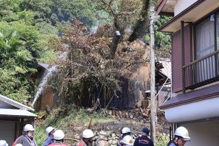 津山で民家の蔵など全焼