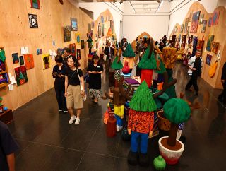 美術家 平子さん（岡山市出身）の個展　岡山県立美術館で開幕